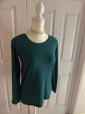 Lululemon Long Sleeve Teal Women's Top - Classic Crewneck